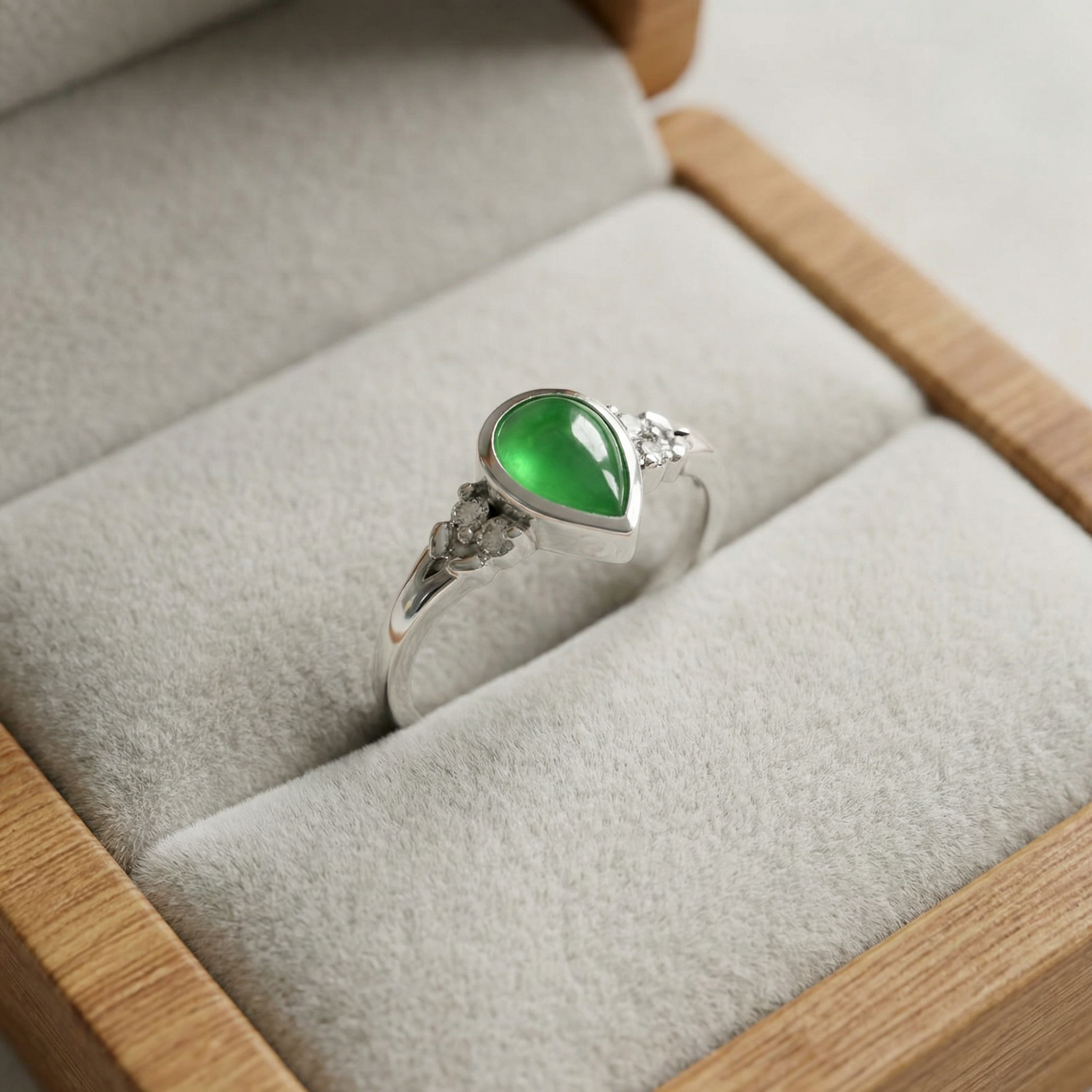 Silver Emerald Stone Women Ring