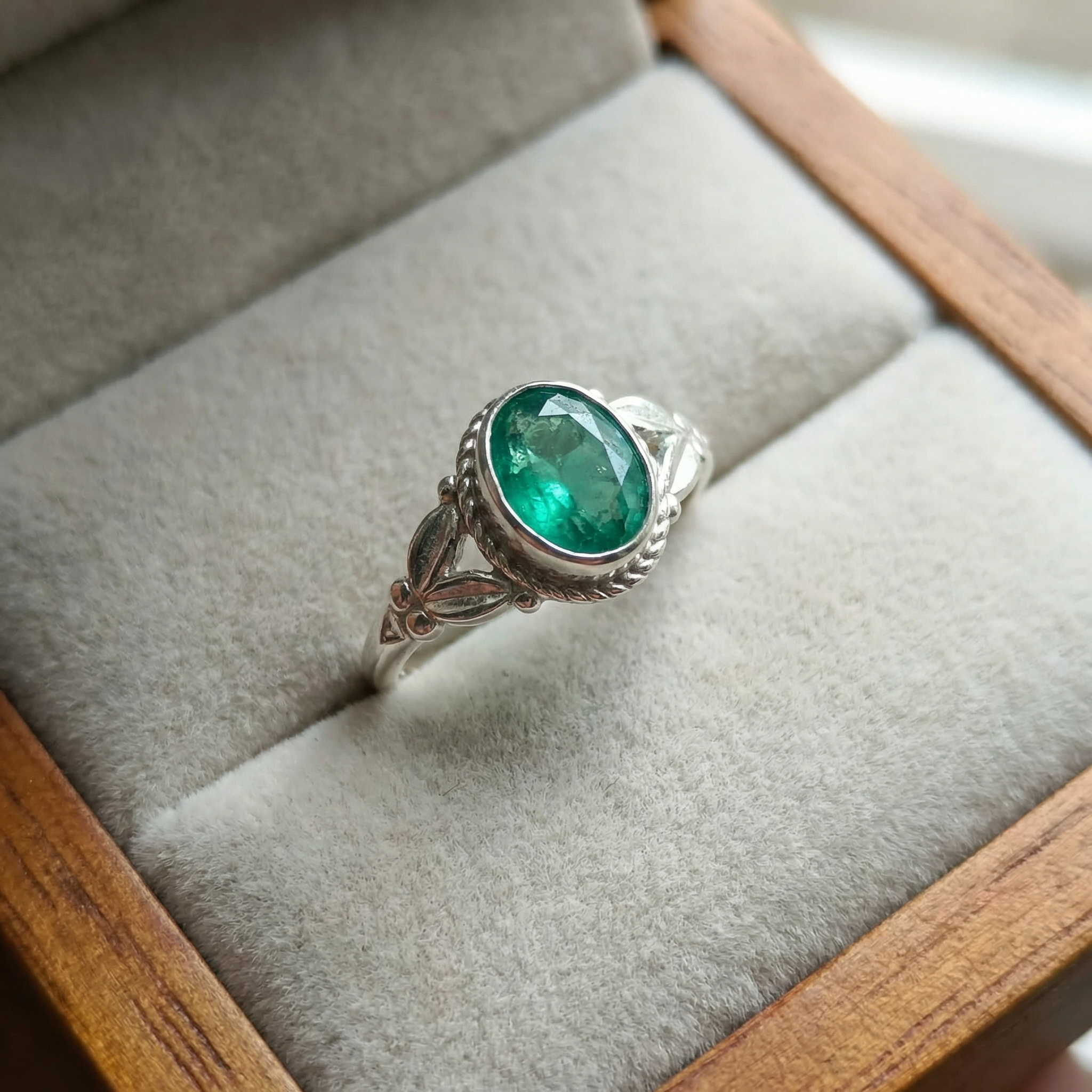 Silver Emerald Crystal Women Ring
